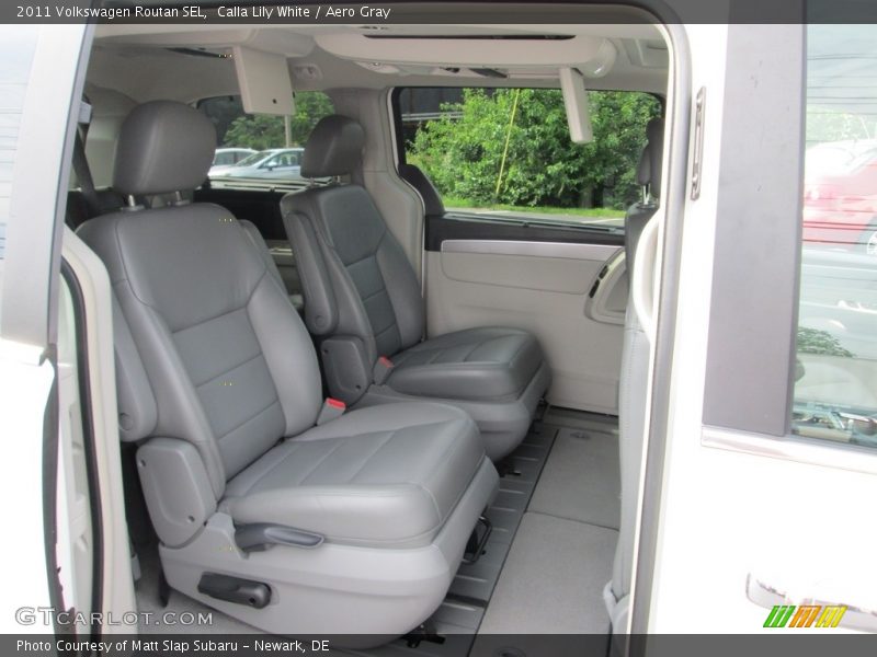 Calla Lily White / Aero Gray 2011 Volkswagen Routan SEL