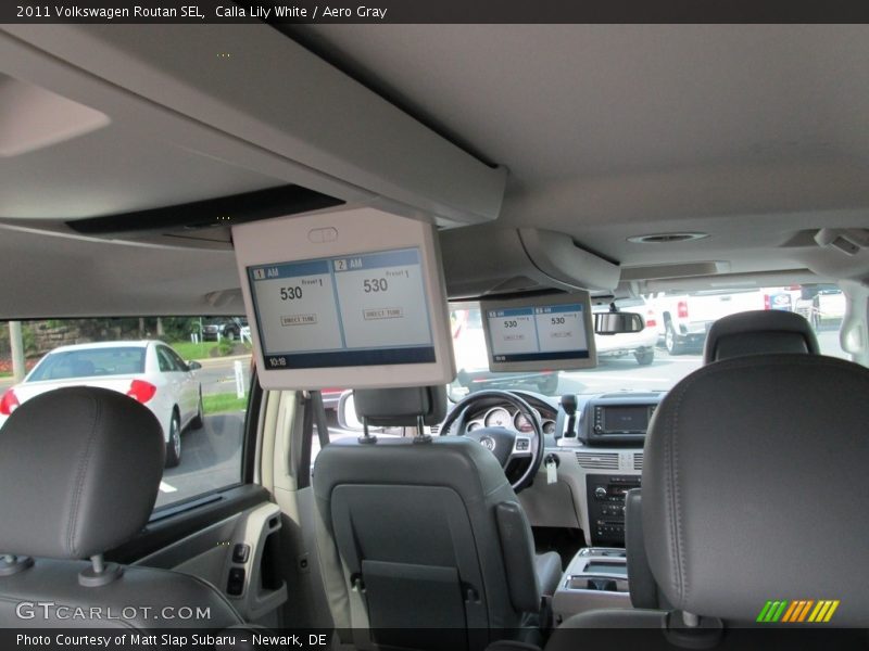 Calla Lily White / Aero Gray 2011 Volkswagen Routan SEL