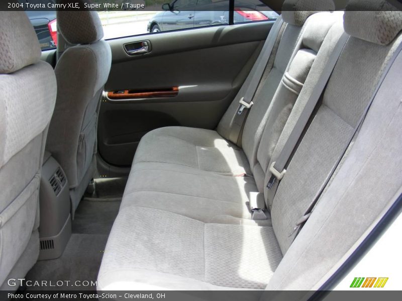 Super White / Taupe 2004 Toyota Camry XLE