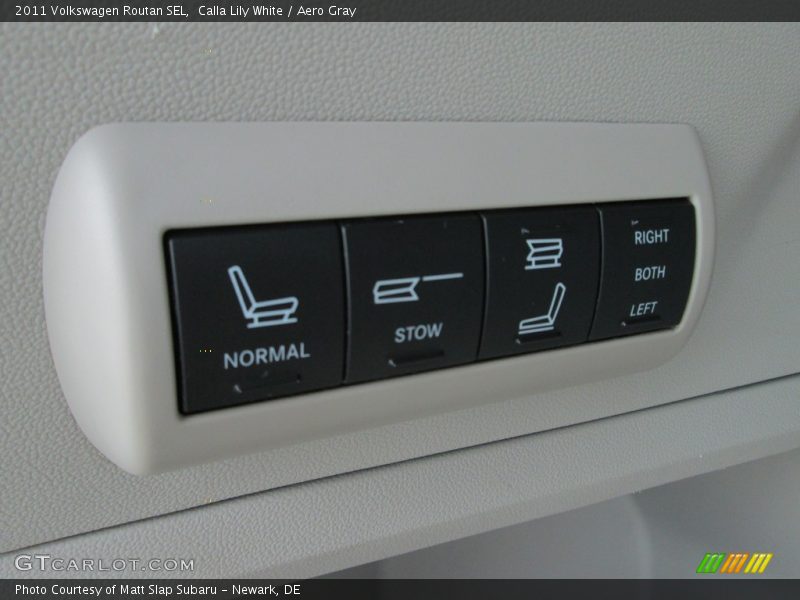 Calla Lily White / Aero Gray 2011 Volkswagen Routan SEL