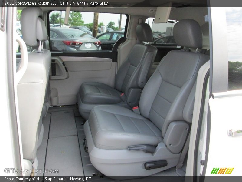 Calla Lily White / Aero Gray 2011 Volkswagen Routan SEL