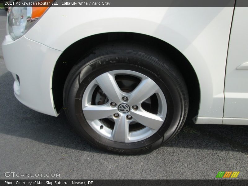 Calla Lily White / Aero Gray 2011 Volkswagen Routan SEL