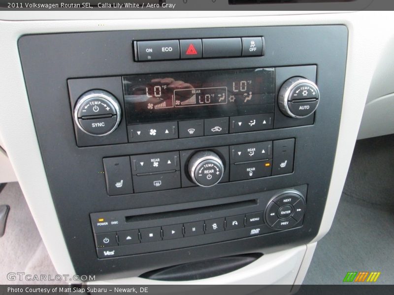 Calla Lily White / Aero Gray 2011 Volkswagen Routan SEL