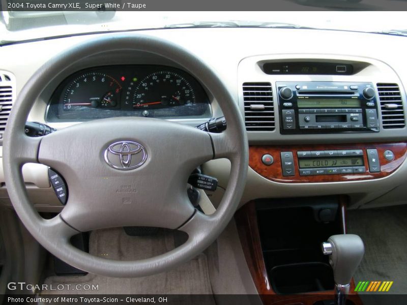 Super White / Taupe 2004 Toyota Camry XLE