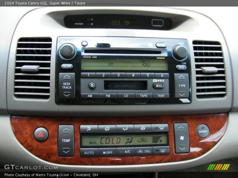 Super White / Taupe 2004 Toyota Camry XLE