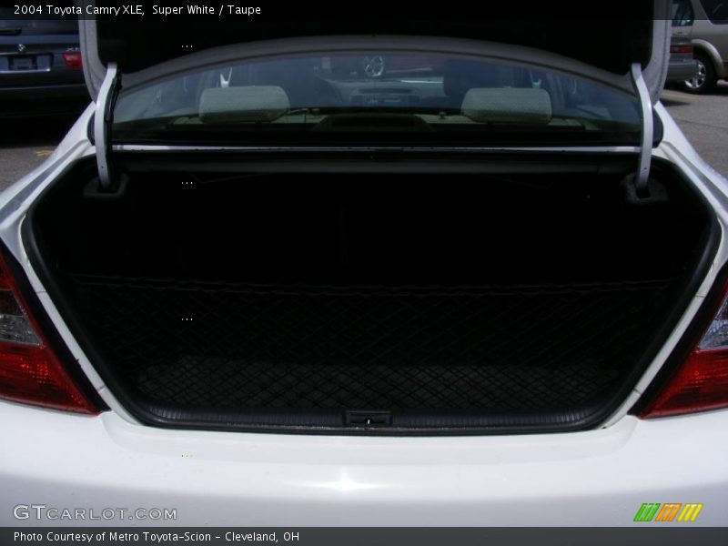 Super White / Taupe 2004 Toyota Camry XLE