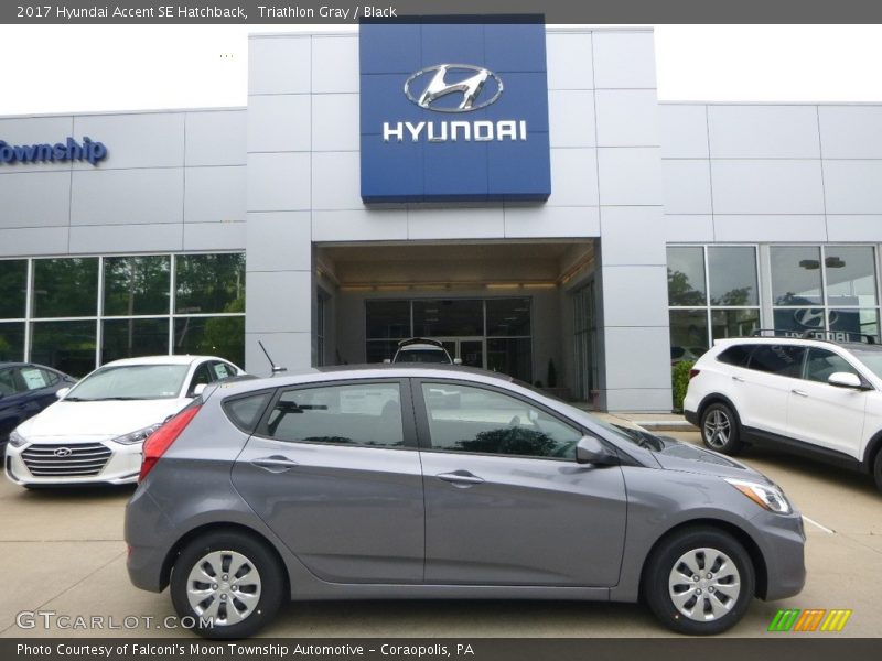 Triathlon Gray / Black 2017 Hyundai Accent SE Hatchback