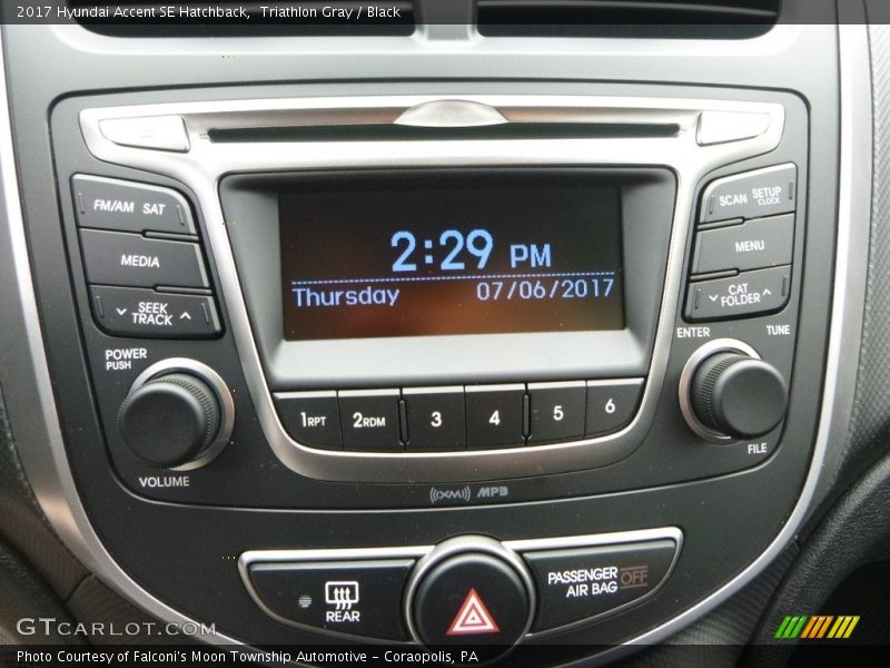 Triathlon Gray / Black 2017 Hyundai Accent SE Hatchback