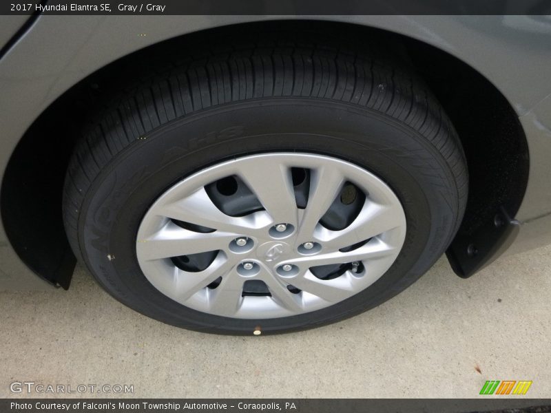 Gray / Gray 2017 Hyundai Elantra SE