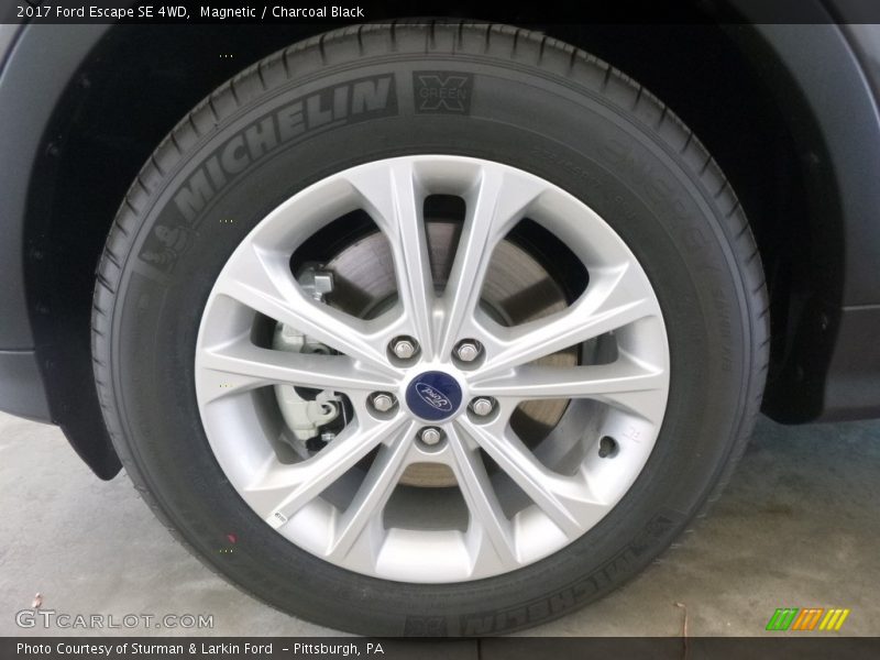 Magnetic / Charcoal Black 2017 Ford Escape SE 4WD