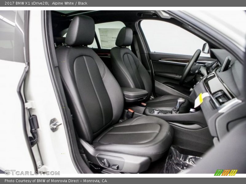 Alpine White / Black 2017 BMW X1 sDrive28i