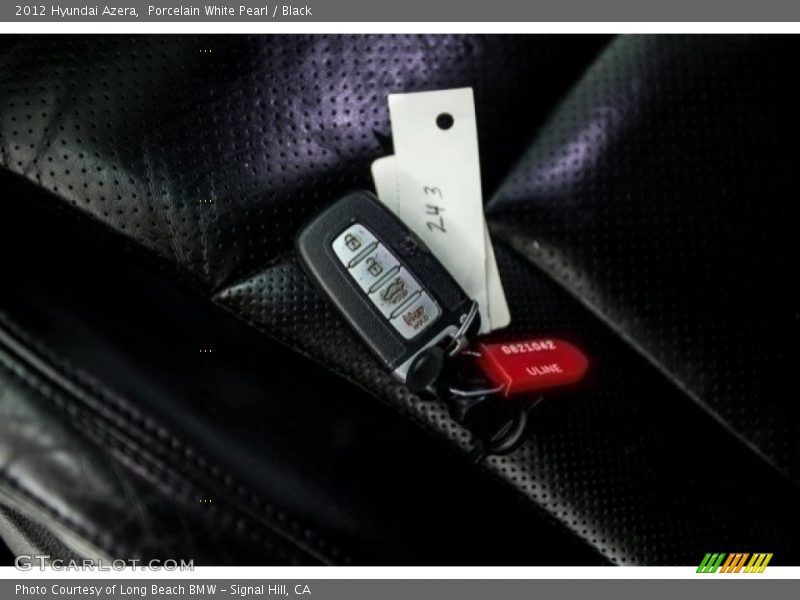 Porcelain White Pearl / Black 2012 Hyundai Azera