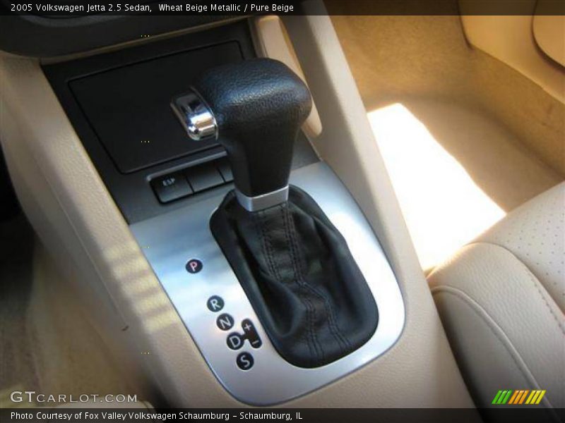 Wheat Beige Metallic / Pure Beige 2005 Volkswagen Jetta 2.5 Sedan