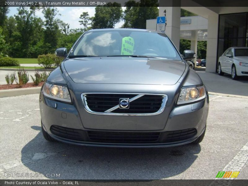 Titanium Grey Metallic / Off-Black 2008 Volvo S40 2.4i