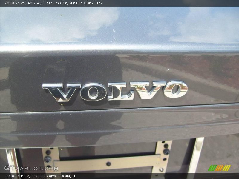 Titanium Grey Metallic / Off-Black 2008 Volvo S40 2.4i