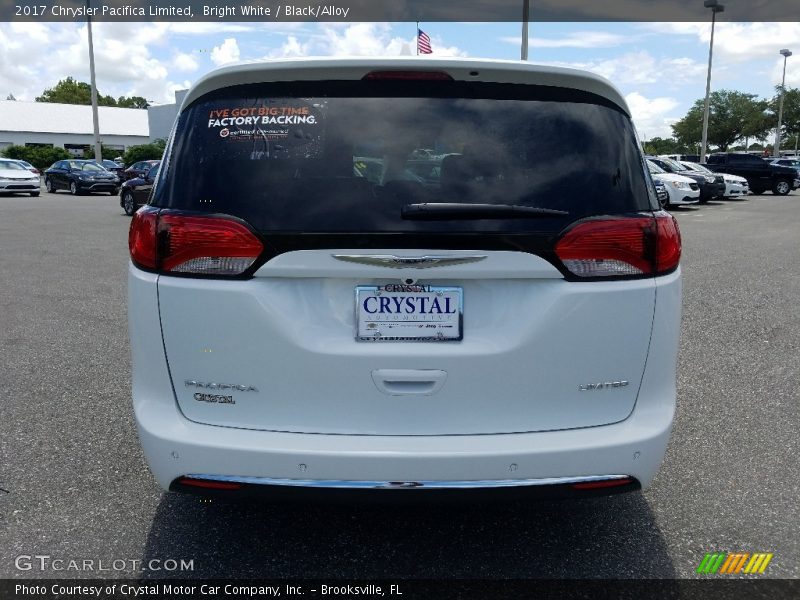 Bright White / Black/Alloy 2017 Chrysler Pacifica Limited