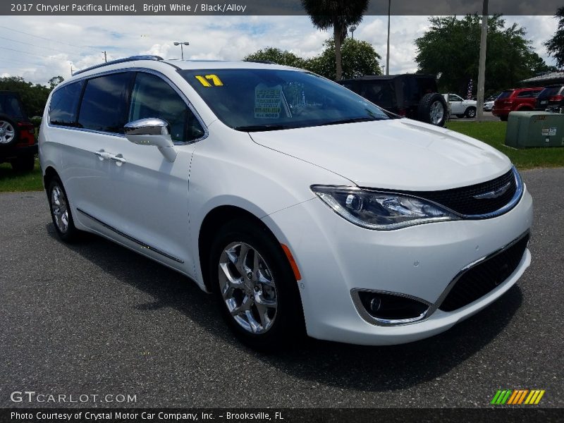 Bright White / Black/Alloy 2017 Chrysler Pacifica Limited