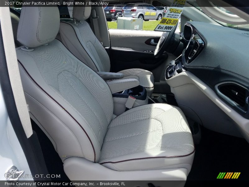 Bright White / Black/Alloy 2017 Chrysler Pacifica Limited
