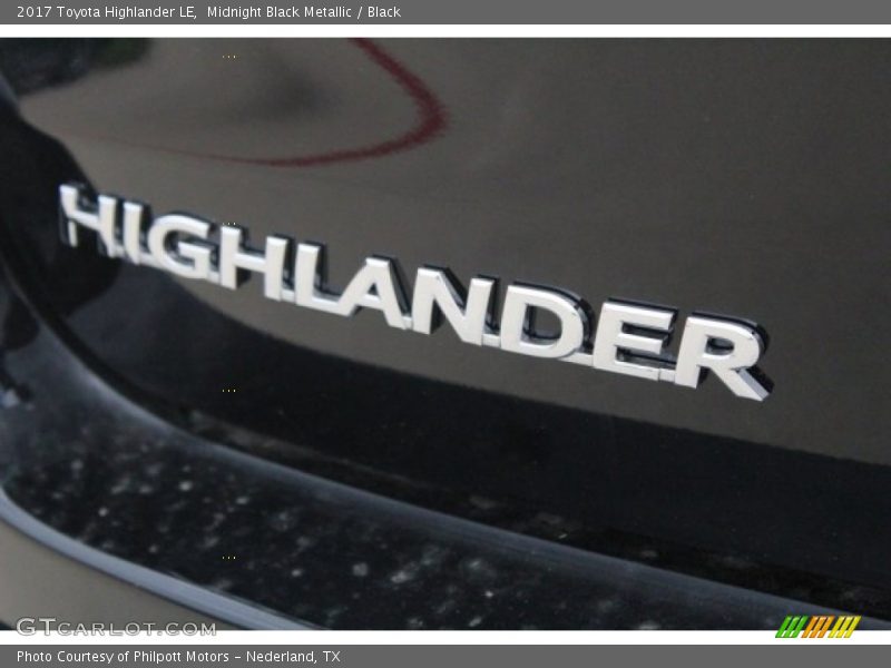 Midnight Black Metallic / Black 2017 Toyota Highlander LE