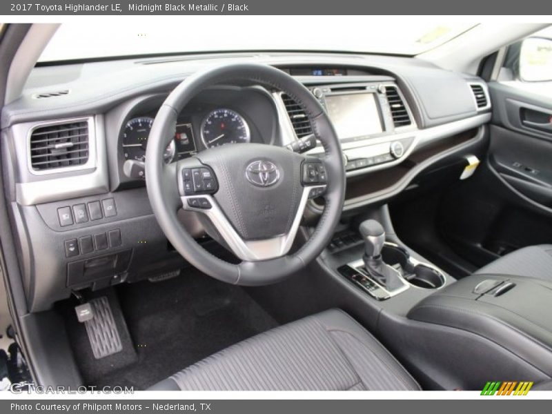 Midnight Black Metallic / Black 2017 Toyota Highlander LE