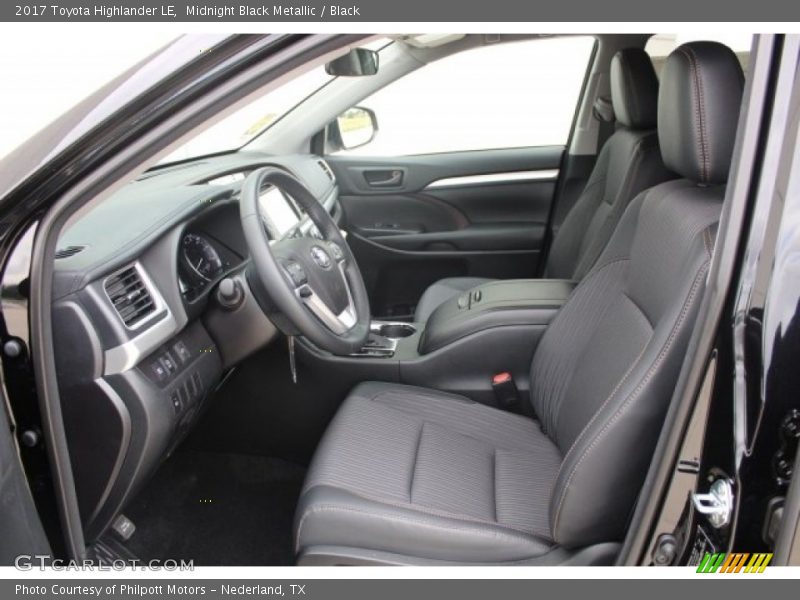 Midnight Black Metallic / Black 2017 Toyota Highlander LE
