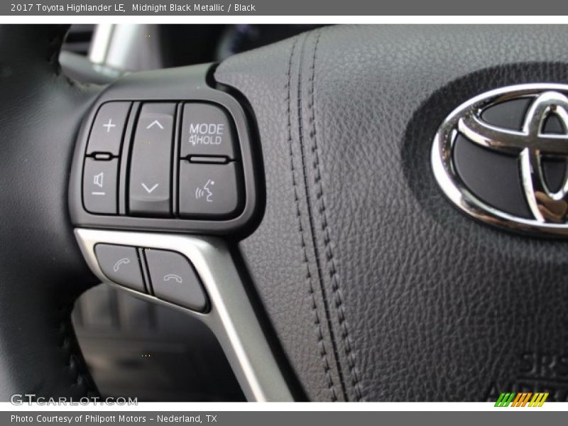 Midnight Black Metallic / Black 2017 Toyota Highlander LE