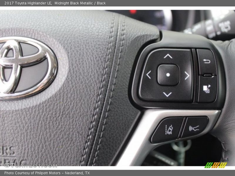 Midnight Black Metallic / Black 2017 Toyota Highlander LE