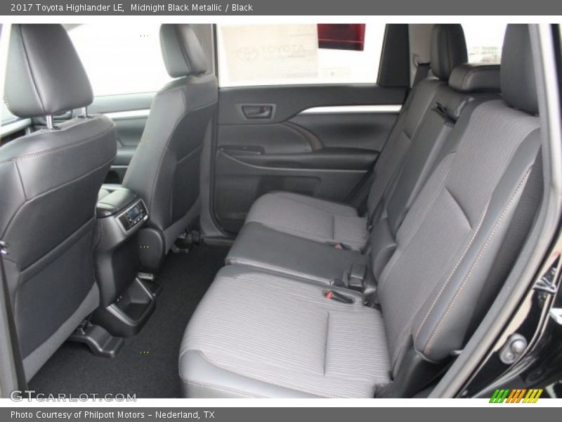 Midnight Black Metallic / Black 2017 Toyota Highlander LE