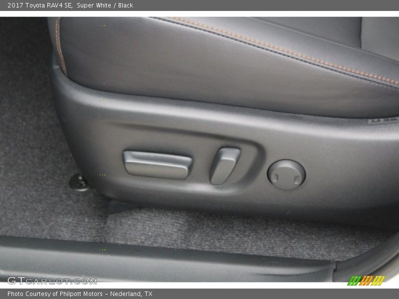 Super White / Black 2017 Toyota RAV4 SE