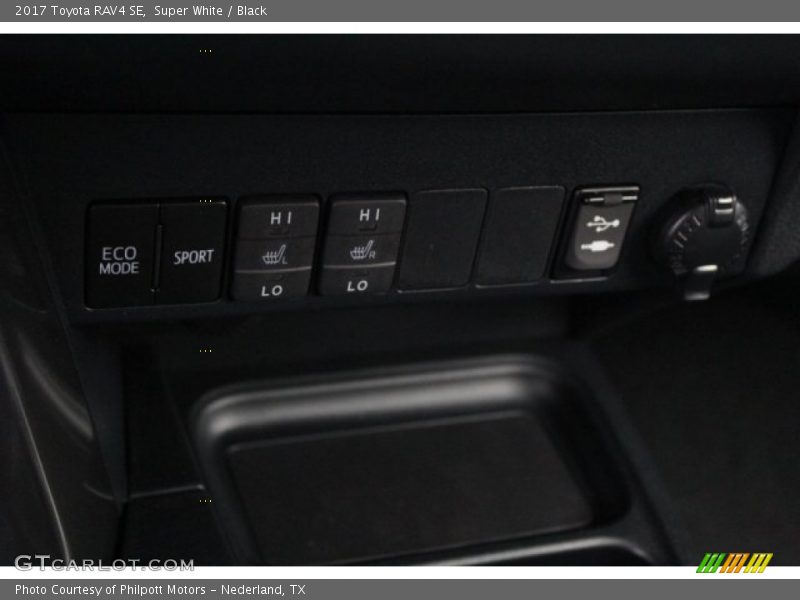 Super White / Black 2017 Toyota RAV4 SE