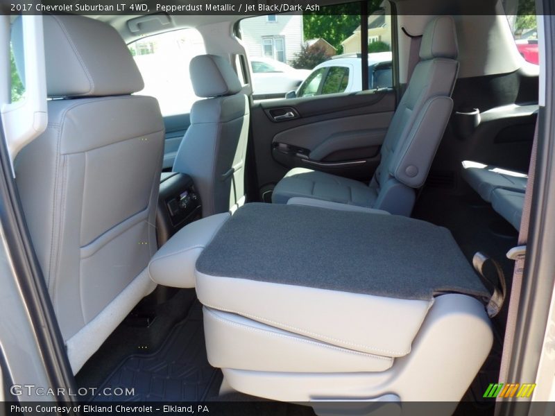 Pepperdust Metallic / Jet Black/Dark Ash 2017 Chevrolet Suburban LT 4WD
