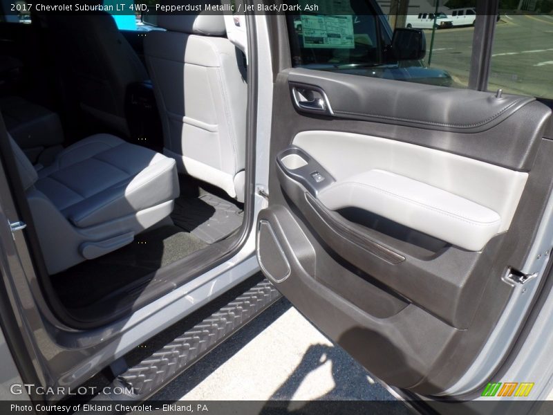 Pepperdust Metallic / Jet Black/Dark Ash 2017 Chevrolet Suburban LT 4WD