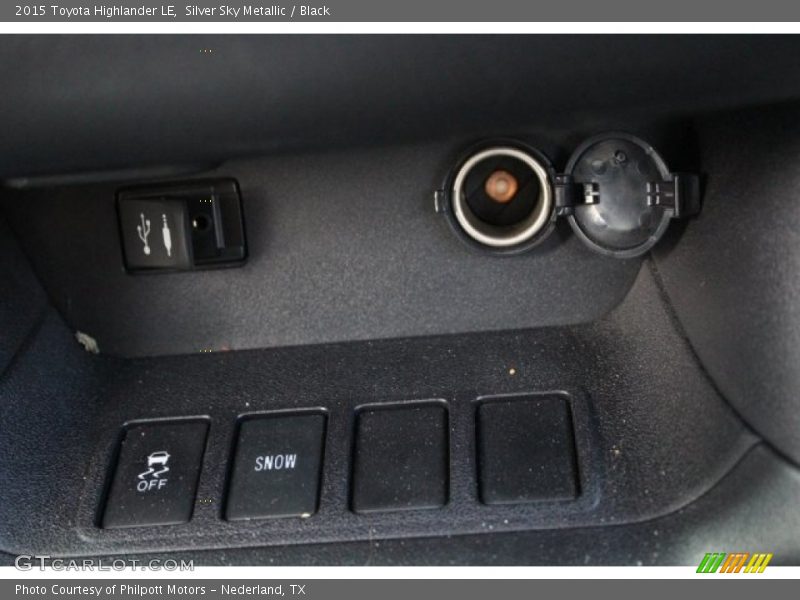 Silver Sky Metallic / Black 2015 Toyota Highlander LE
