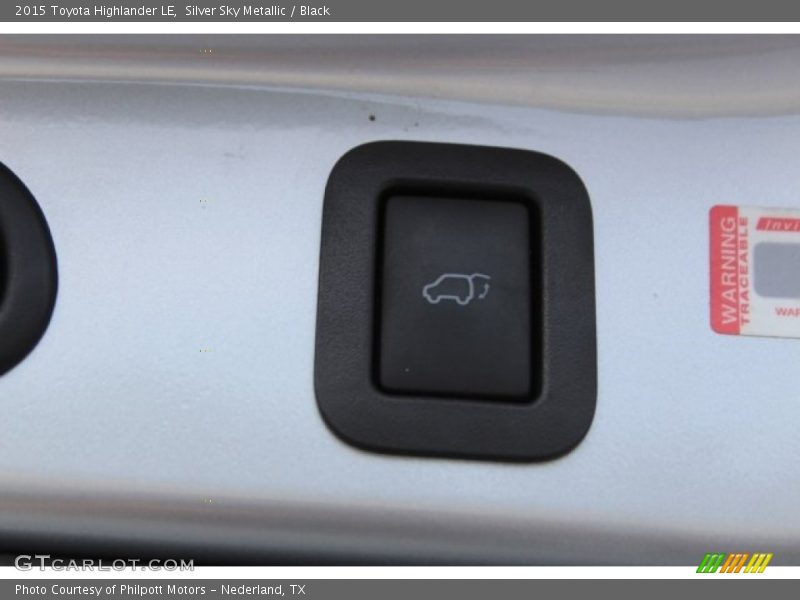 Silver Sky Metallic / Black 2015 Toyota Highlander LE