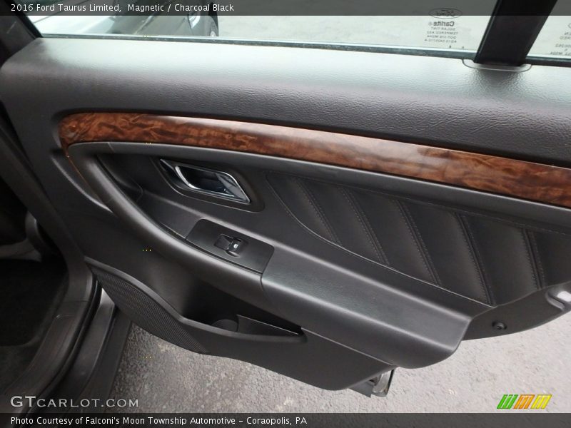 Magnetic / Charcoal Black 2016 Ford Taurus Limited
