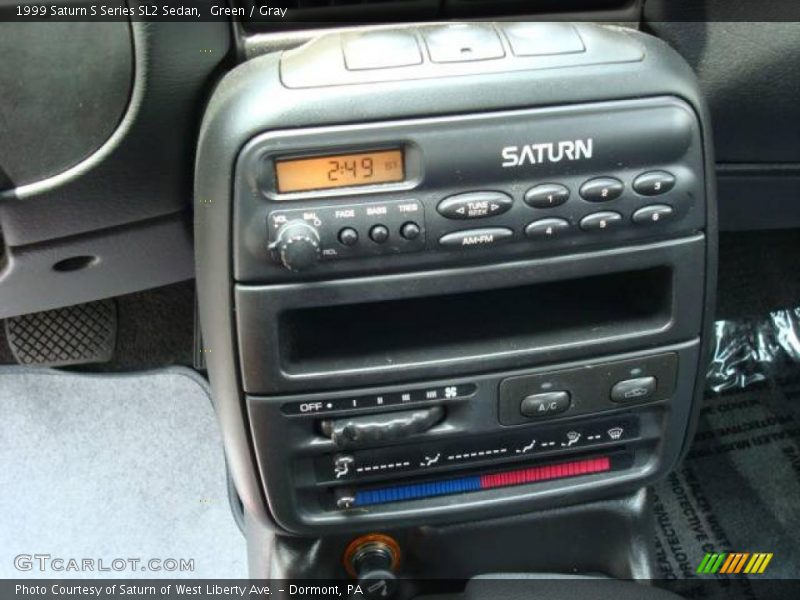 Green / Gray 1999 Saturn S Series SL2 Sedan