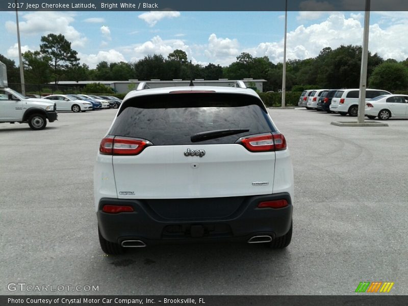 Bright White / Black 2017 Jeep Cherokee Latitude