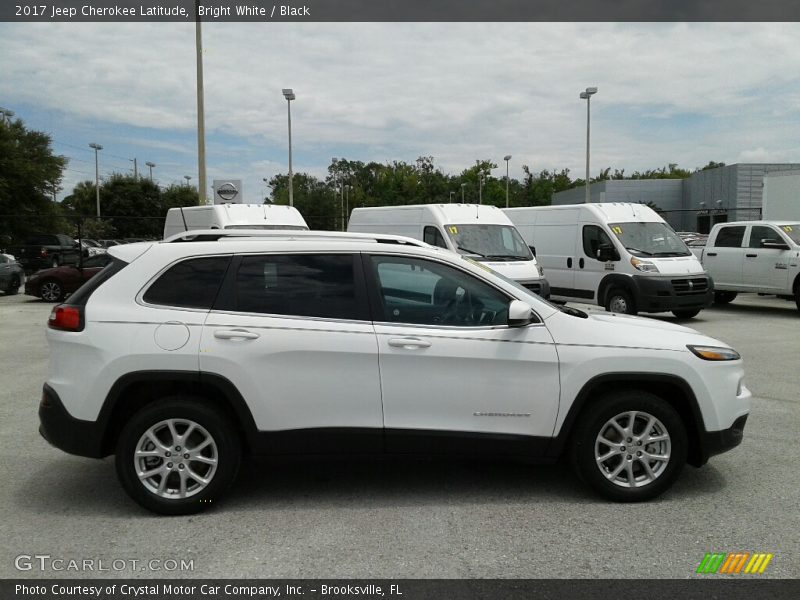 Bright White / Black 2017 Jeep Cherokee Latitude