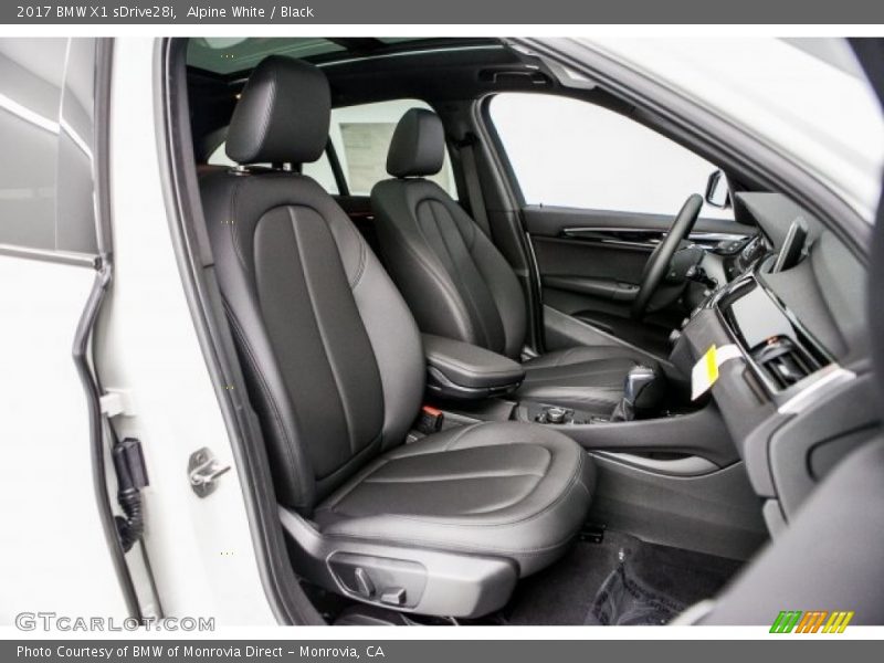 Alpine White / Black 2017 BMW X1 sDrive28i