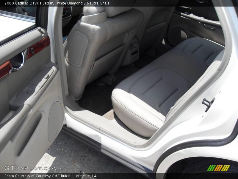 White Diamond / Neutral Shale 2000 Cadillac DeVille Sedan