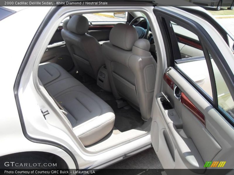 White Diamond / Neutral Shale 2000 Cadillac DeVille Sedan