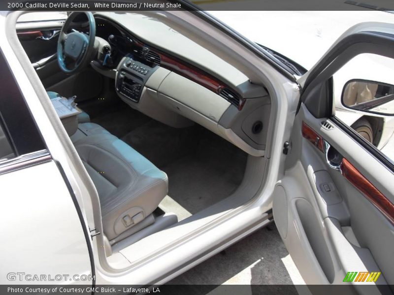 White Diamond / Neutral Shale 2000 Cadillac DeVille Sedan