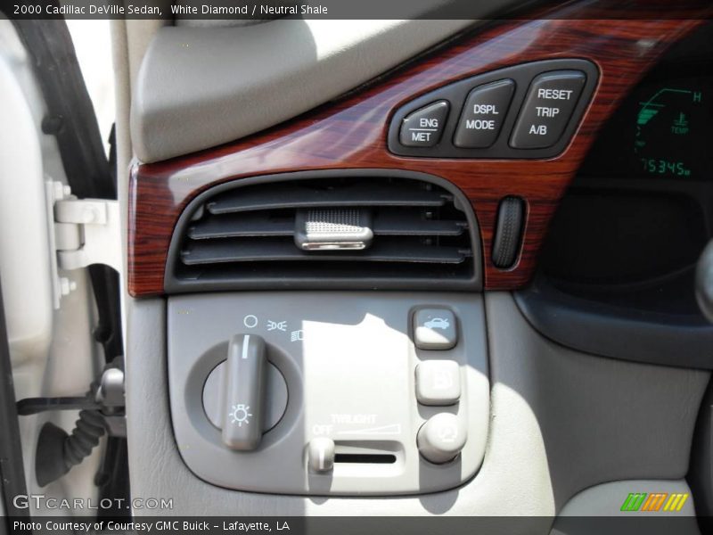 White Diamond / Neutral Shale 2000 Cadillac DeVille Sedan