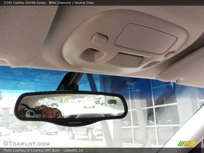 White Diamond / Neutral Shale 2000 Cadillac DeVille Sedan