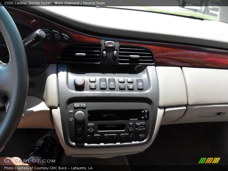 White Diamond / Neutral Shale 2000 Cadillac DeVille Sedan