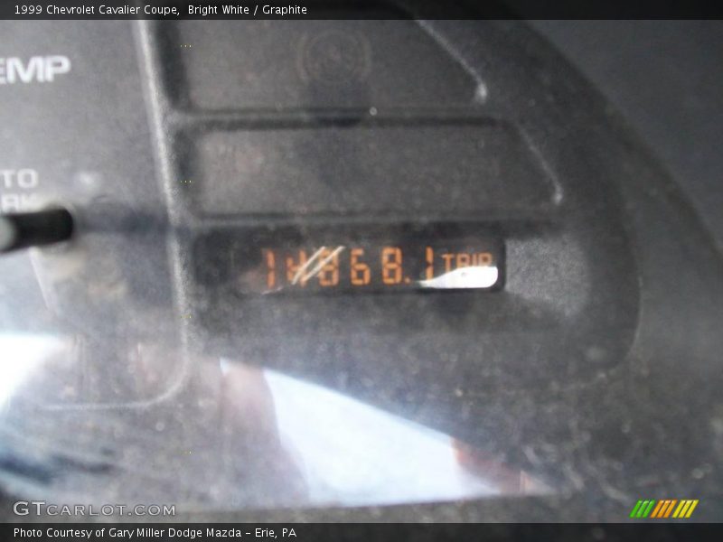 Bright White / Graphite 1999 Chevrolet Cavalier Coupe