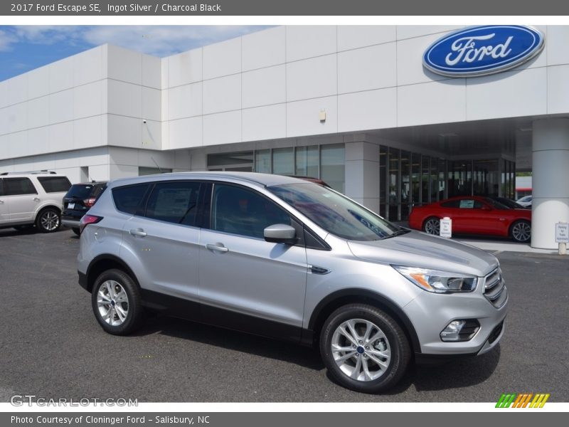 Ingot Silver / Charcoal Black 2017 Ford Escape SE