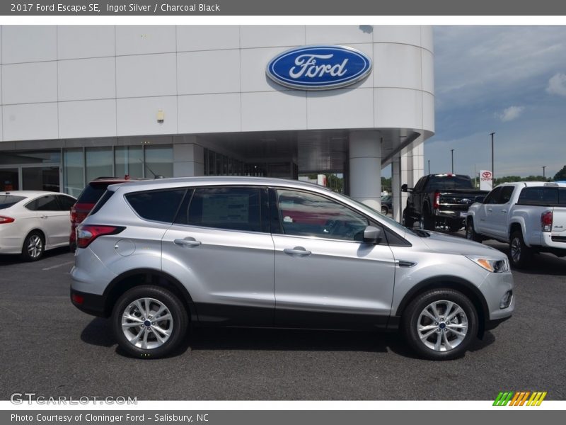 Ingot Silver / Charcoal Black 2017 Ford Escape SE