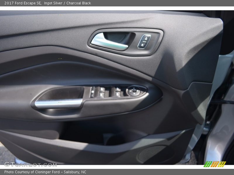Ingot Silver / Charcoal Black 2017 Ford Escape SE