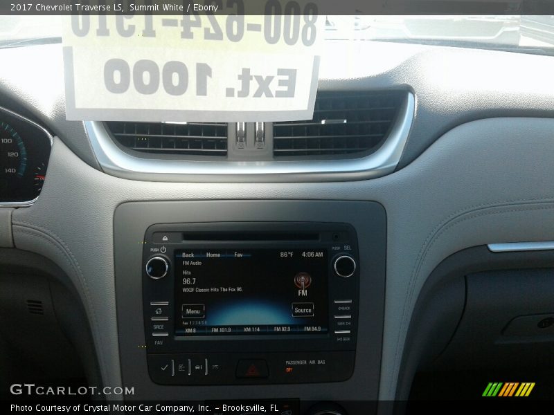 Summit White / Ebony 2017 Chevrolet Traverse LS